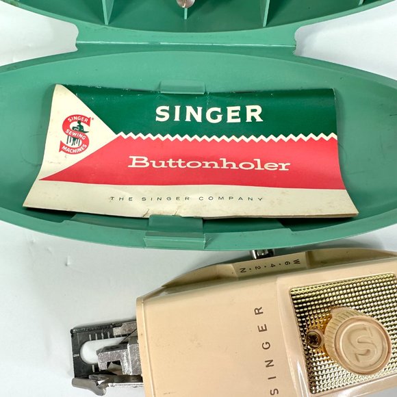 Singer Buttonholer in Case with Cams - Picture 4 of 16